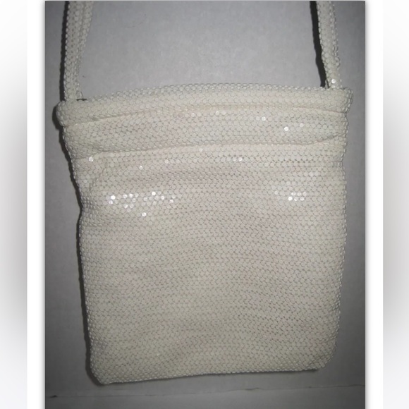 Vintage Lumured Handbag Ivory Cream Off White Mesh Evening Bag
Purse - Picture 4 of 13